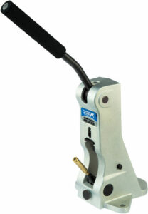 Manual lever hand pump for hydraulic systems