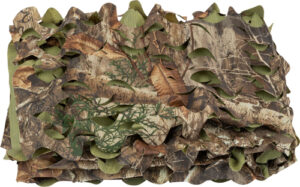 Folded camouflage netting for outdoor concealment