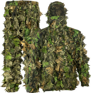 Camouflage hunting suit with leafy pattern