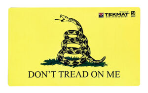 Yellow flag with coiled snake, 'Don't Tread on Me'.