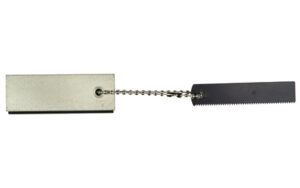 Metal saw blade with rectangular holder