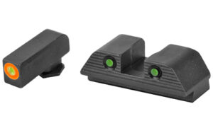 Handgun front and rear sight set with dots