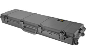 Long hard-shell protective equipment case with wheels