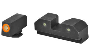 Handgun front and rear sight set with dots